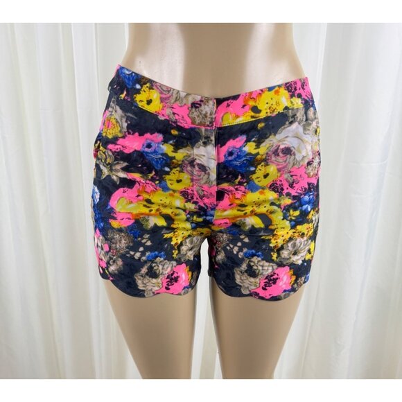 Women's Dani Collection Colorful Abstract Scalloped Hem Shorts Size Small - Picture 1 of 14